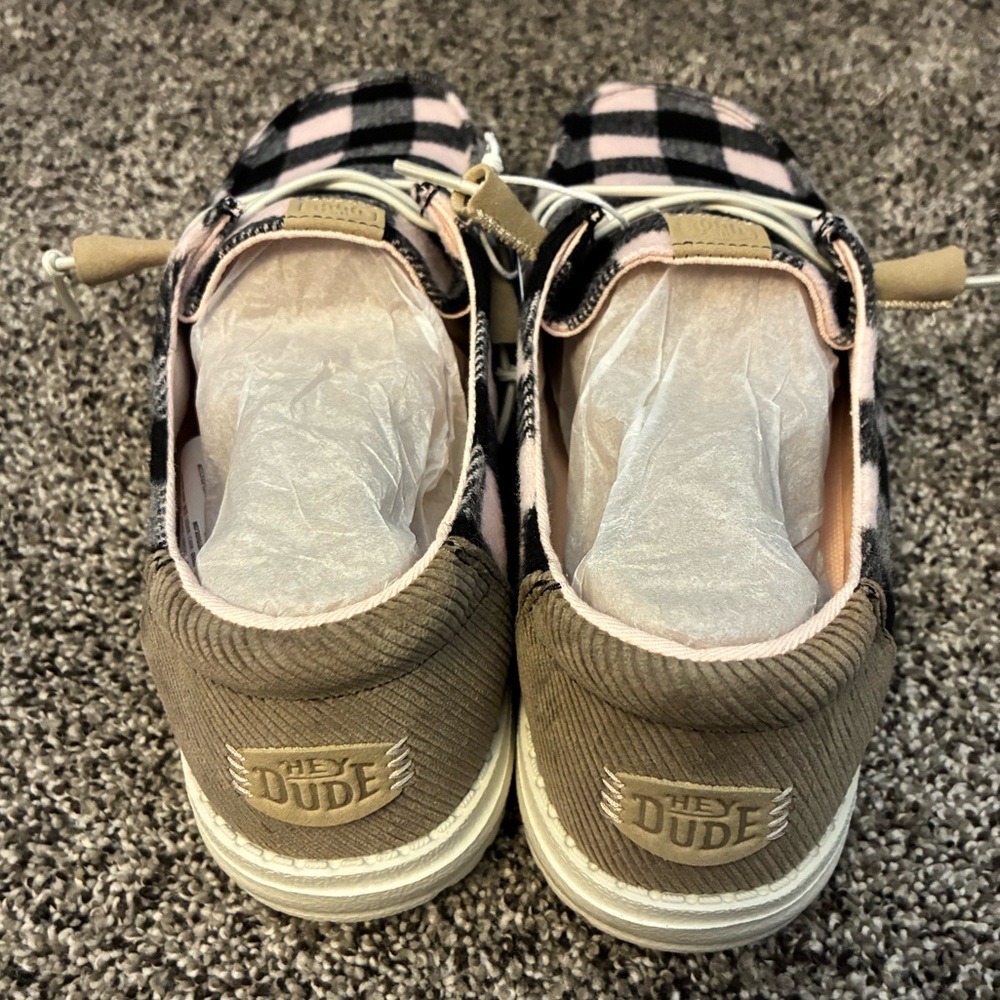 Women’s Pale Pink and Black Wendy Buffalo Plaid Hey Dude Shoes - Size 11 - Picture 3 of 5